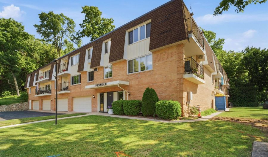 10 GREEN BAY Ct 205, Appleton, WI 54911 - 3 Beds, 2 Bath