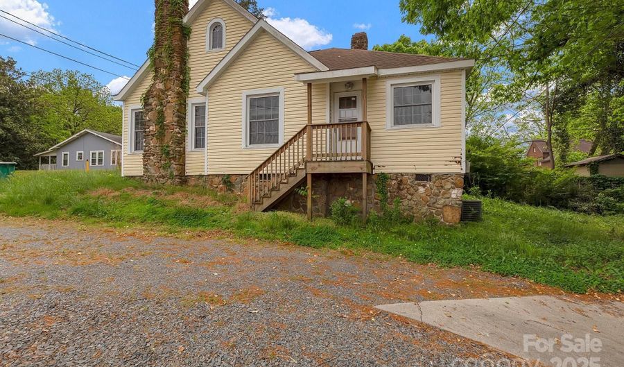 114 S 5th St, Albemarle, NC 28001 - 2 Beds, 1 Bath
