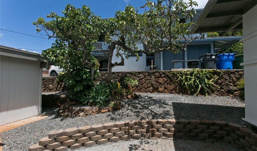 2419 St Louis Dr, Honolulu, HI 96816 - 4 Beds, 3 Bath