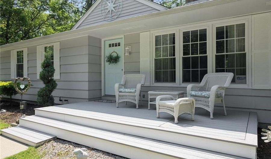 1038 South Rd, East Greenwich, RI 02818 - 3 Beds, 2 Bath