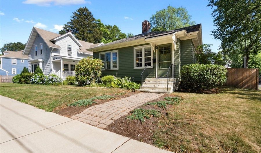115 Odell Ave, Beverly, MA 01915 - 2 Beds, 2 Bath