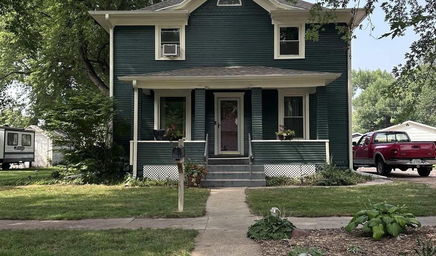 709 N St, Aurora, NE 68818 - 3 Beds, 2 Bath