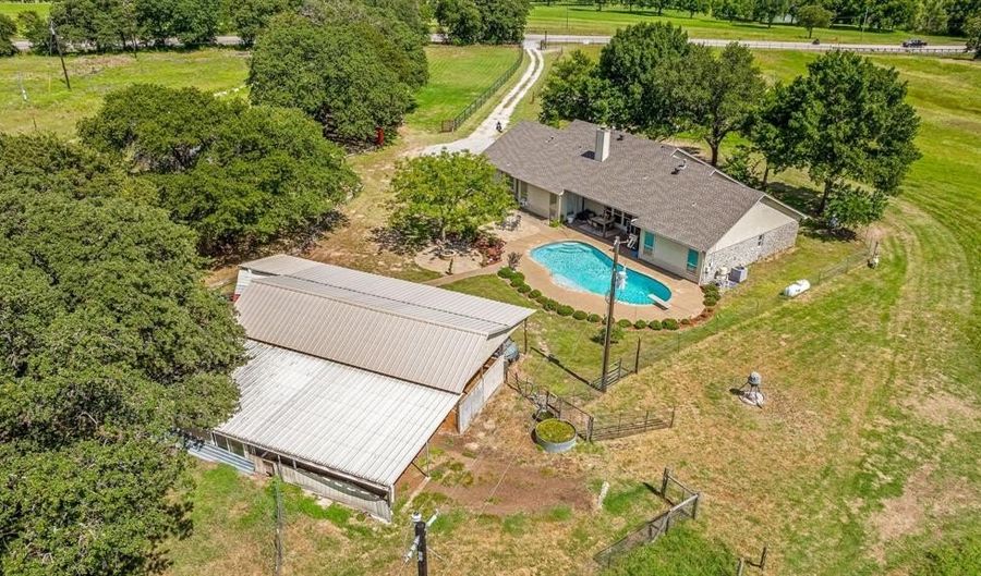 4951 N FM 51, Weatherford, TX 76085 - 4 Beds, 3 Bath