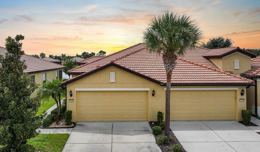 5446 SUNSET FALLS Dr, Apollo Beach, FL 33572 - 2 Beds, 2 Bath
