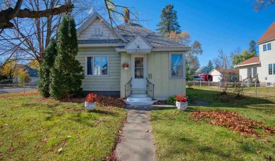 101 N Fayal Ave, Eveleth, MN 55734 - 2 Beds, 2 Bath
