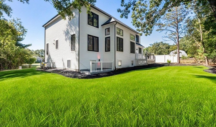 130 Zoar Ave, Attleboro, MA 02703 - 4 Beds, 4 Bath