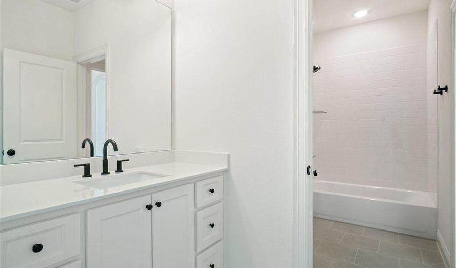 621 Hummingbird Dr, Aledo, TX 76008 - 4 Beds, 4 Bath