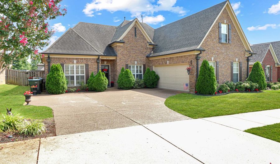 8759 BRUNSWICK FOREST Cir S, Bartlett, TN 38133 - 4 Beds, 3 Bath