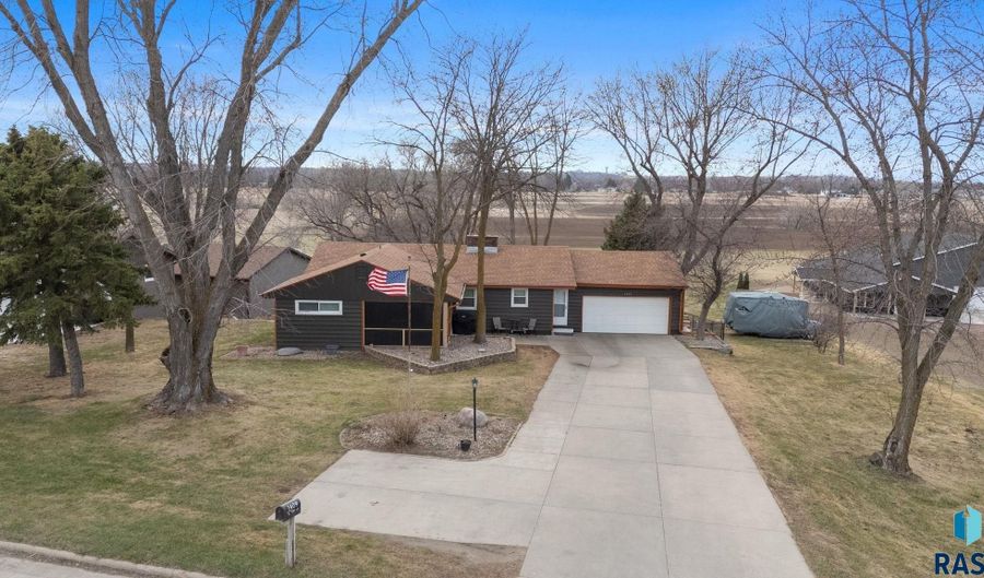 1409 S Splitrock Blvd, Brandon, SD 57005 - 4 Beds, 3 Bath