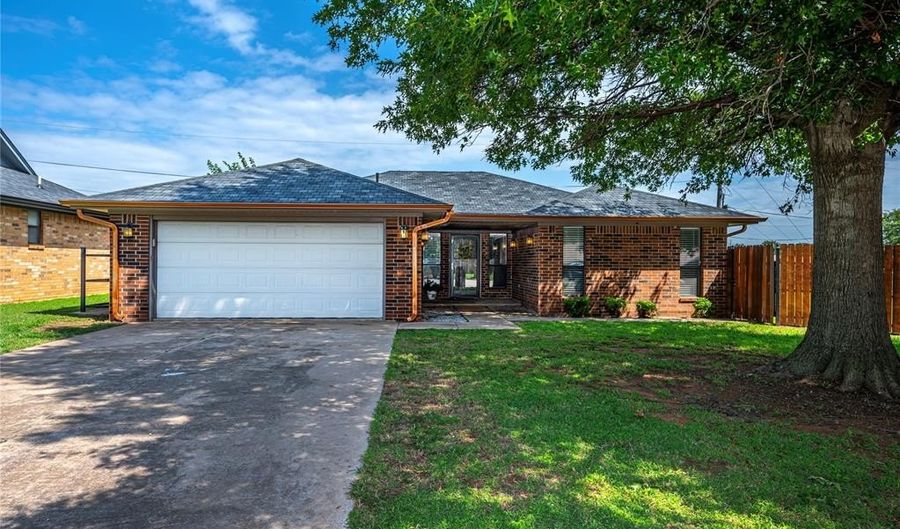 3208 California Ave, Chickasha, OK 73018 - 3 Beds, 2 Bath