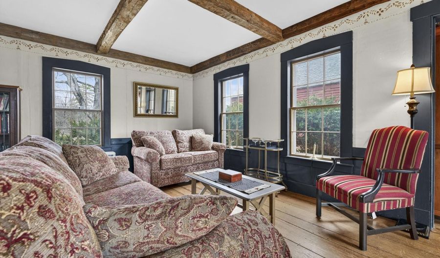 37 High St, Bradford, NH 03221 - 6 Beds, 4 Bath