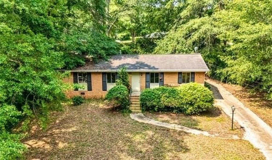 205 Pine St, Barnesville, GA 30204 - 3 Beds, 2 Bath