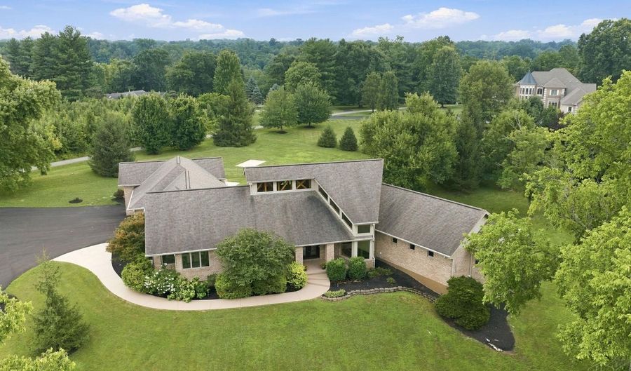 654 Eight Mile Rd, Anderson Twp., OH 45255 - 3 Beds, 5 Bath