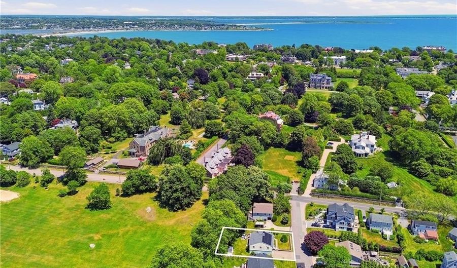 10 Kerins Ter, Newport, RI 02840 - 4 Beds, 3 Bath