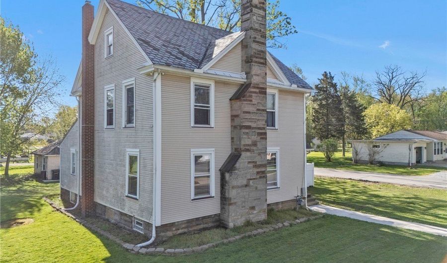 483 N Main St, Amherst, OH 44001 - 4 Beds, 2 Bath