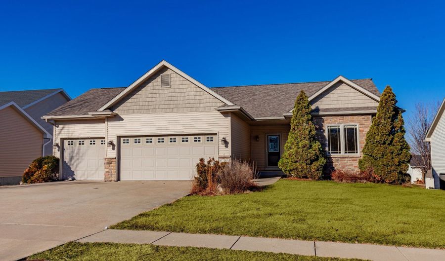 1716 2nd Ave SW, Altoona, IA 50009 - 4 Beds, 3 Bath