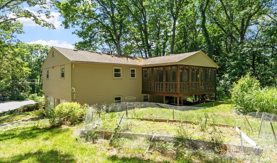 21 Cherokee Rd, Acton, MA 01720 - 3 Beds, 2 Bath