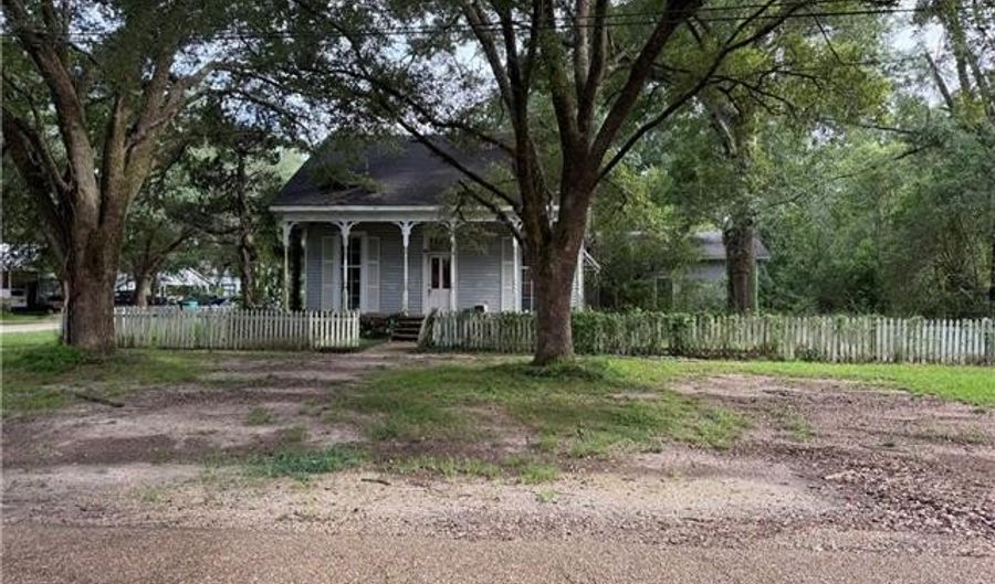 214 E PINE St, Amite, LA 70422 - 3 Beds, 2 Bath