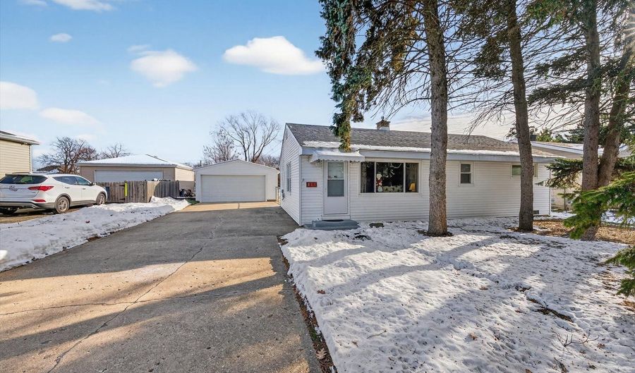 871 S Chatham Ave, Addison, IL 60101 - 2 Beds, 1 Bath