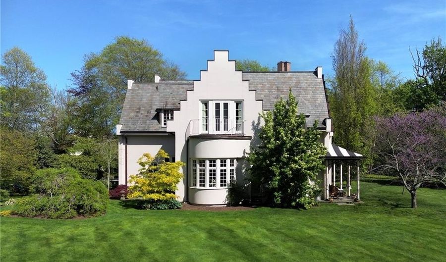14 Leroy Ave, Newport, RI 02840 - 3 Beds, 4 Bath
