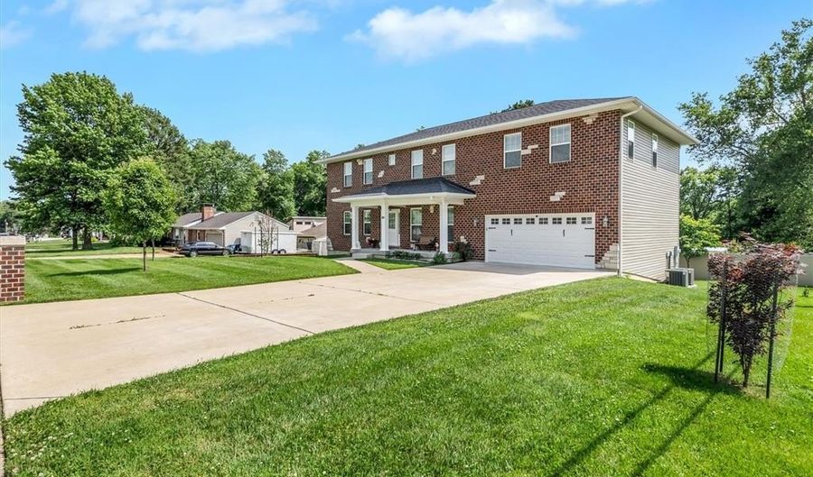 306 Essen Ln, Ballwin, MO 63021 - 4 Beds, 4 Bath