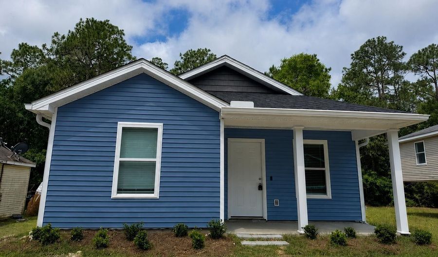 7247 Smith St, Bay St. Louis, MS 39520 - 3 Beds, 2 Bath