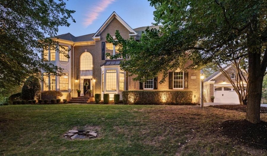 40488 WINDCROFT Ln, Aldie, VA 20105 - 5 Beds, 5 Bath