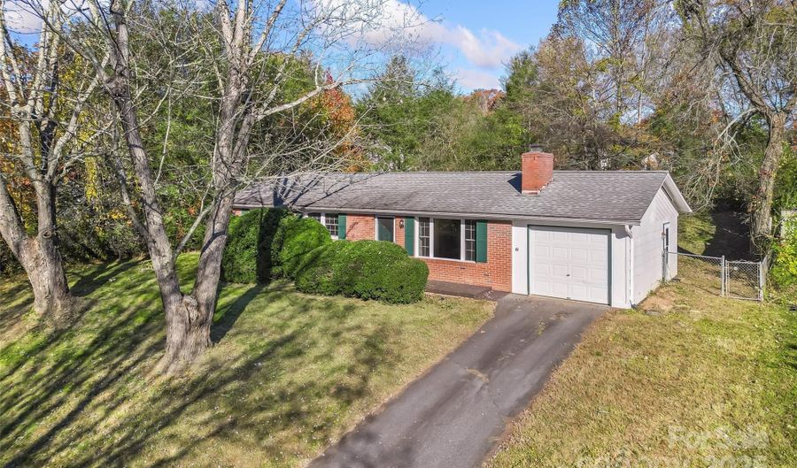 14 Morgan Blvd, Asheville, NC 28704 - 3 Beds, 2 Bath