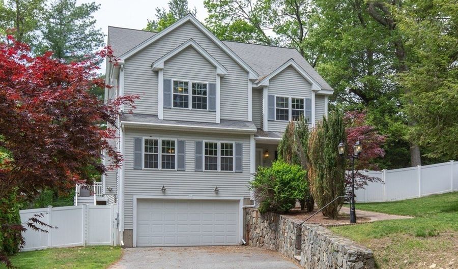 17 Keneson St, Billerica, MA 01821 - 4 Beds, 4 Bath