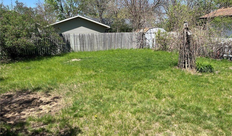 1712 Garfield Ave, Altoona, WI 54720 - 2 Beds, 1 Bath