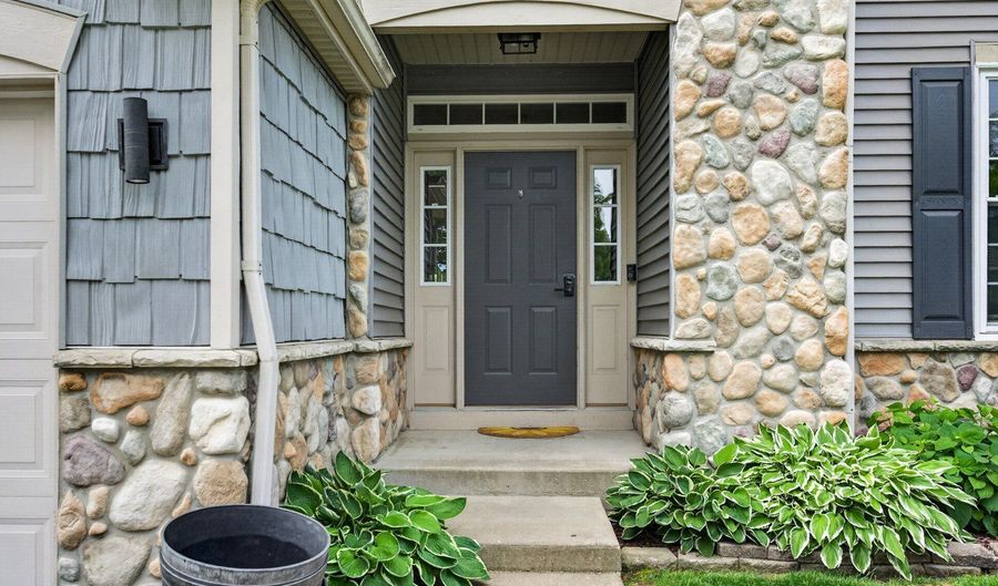1124 Ashlyn Ln, Antioch, IL 60002 - 4 Beds, 5 Bath