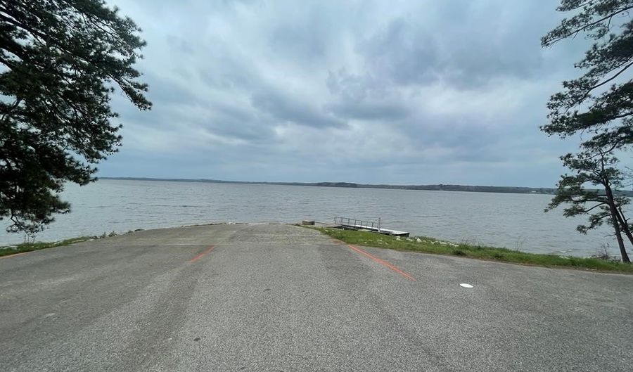 106 SHORE Dr, Big Sandy, TN 38221 - 3 Beds, 2 Bath