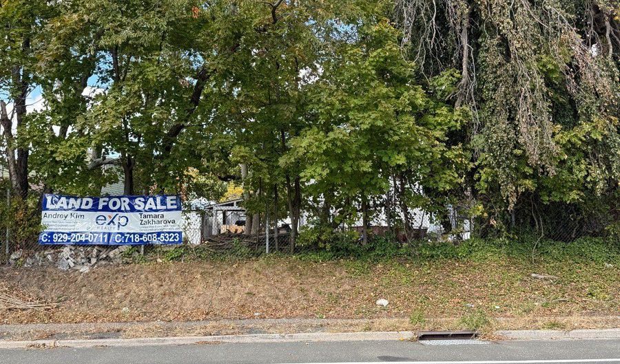 967 Sunrise Hwy, Long Island City, NY 11704 - 0 Beds, 0 Bath