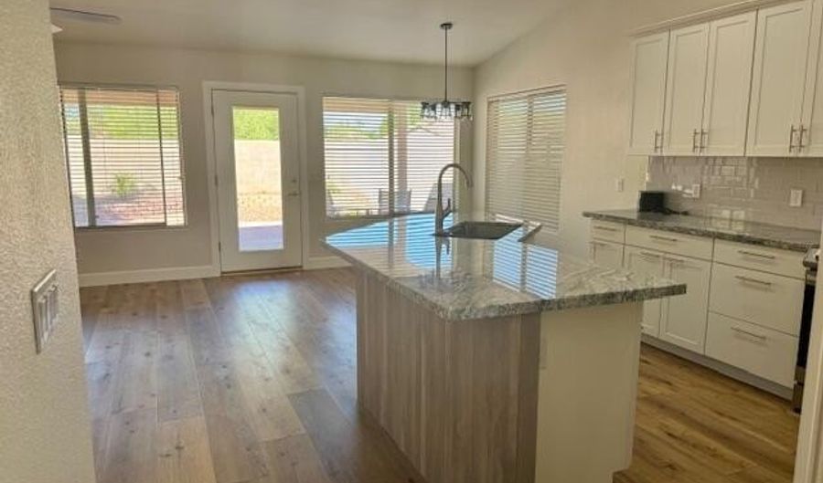 1314 W KINGBIRD Dr, Chandler, AZ 85286 - 2 Beds, 2 Bath