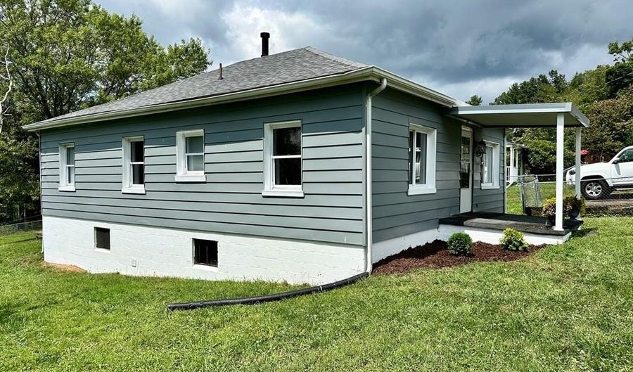 501 N State St, Athens, WV 24712 - 3 Beds, 1 Bath
