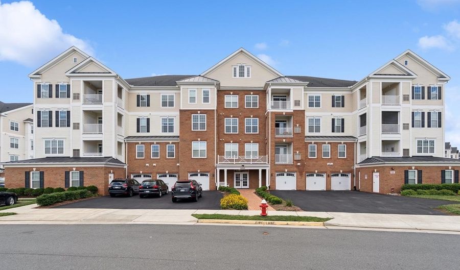 44589 YORK CREST Ter #200, Ashburn, VA 20147 - 3 Beds, 2 Bath