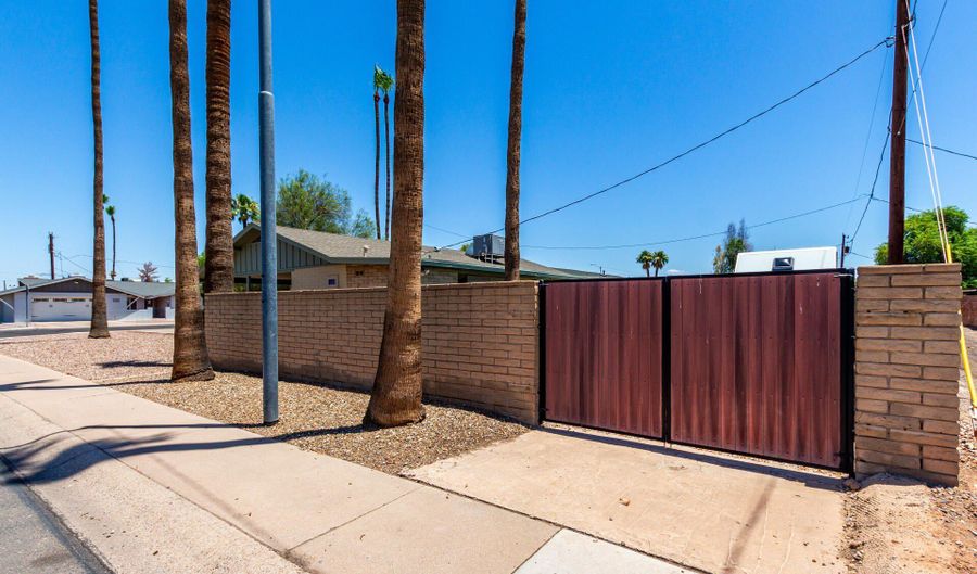 597 W SHANNON St, Chandler, AZ 85225 - 3 Beds, 2 Bath