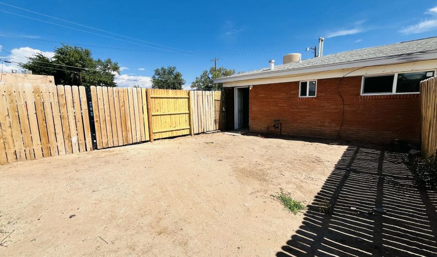 419 Dallas St SE A, Albuquerque, NM 87108 - 2 Beds, 1 Bath