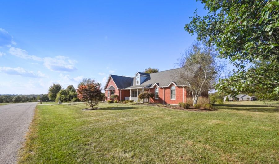 6040 Eden Dr, Aurora, IN 47001 - 3 Beds, 2 Bath