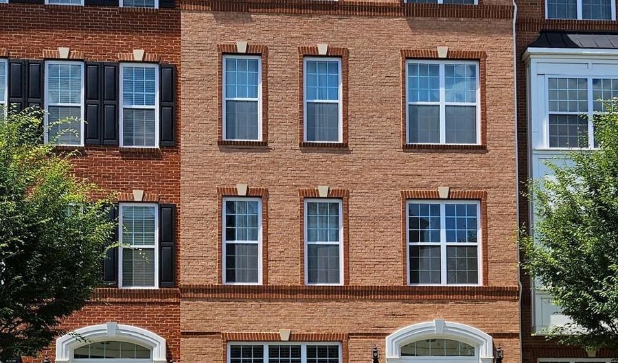 43102 THOROUGHFARE GAP Ter, Ashburn, VA 20148 - 3 Beds, 3 Bath