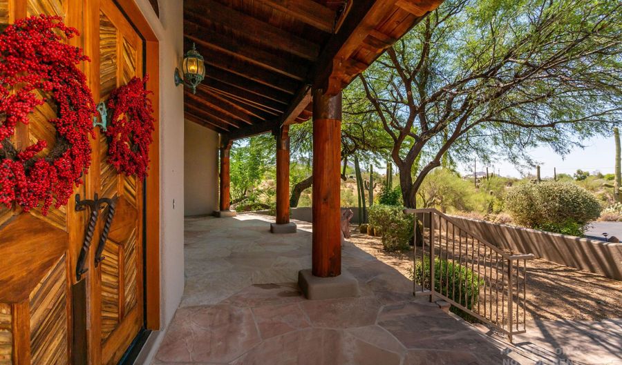 40777 N ECHO CANYON Dr, Cave Creek, AZ 85331 - 5 Beds, 4 Bath