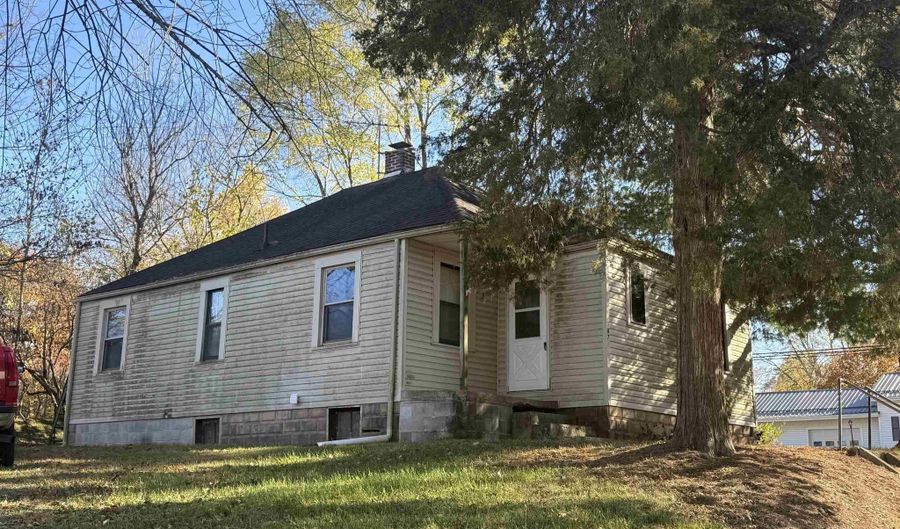 187 S SNOWDEN St, Andrews, IN 46702 - 2 Beds, 1 Bath