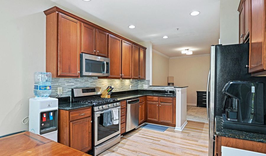 20385 BELMONT PARK Ter 103, Ashburn, VA 20147 - 2 Beds, 3 Bath