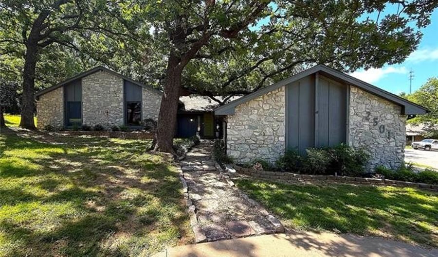 2501 Cherokee Hills Pl, Bartlesville, OK 74006 - 3 Beds, 3 Bath