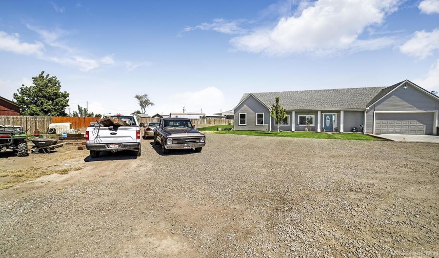 1415 Sunrise Vw, Buhl, ID 83316 - 3 Beds, 3 Bath