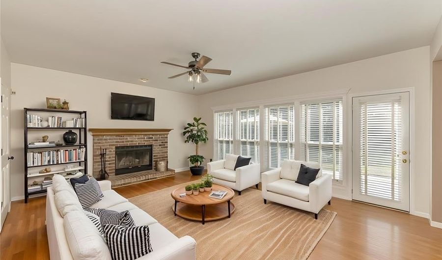 573 Castle Ridge Dr, Ballwin, MO 63021 - 5 Beds, 4 Bath