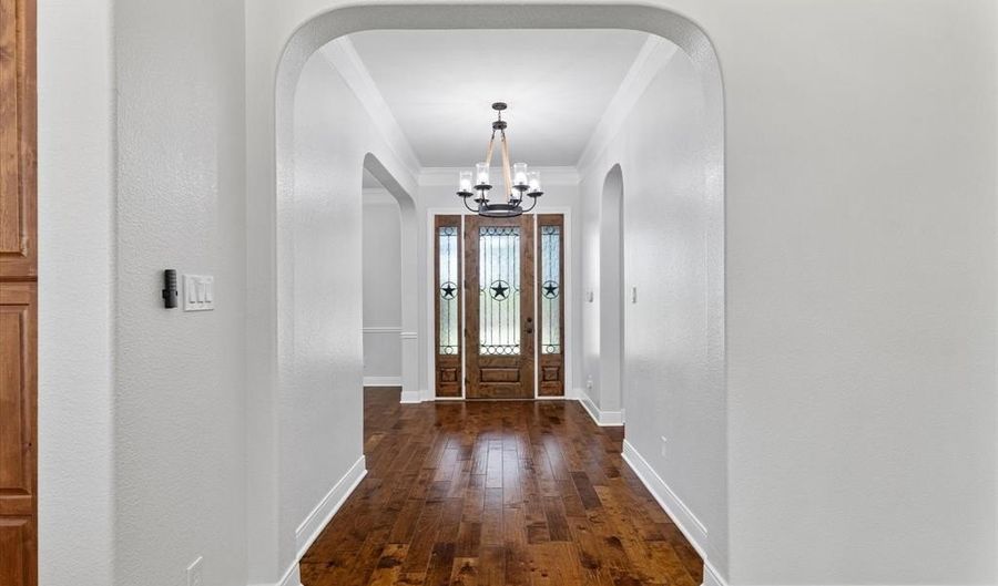 402 N Parkway Dr, Alvarado, TX 76009 - 5 Beds, 4 Bath