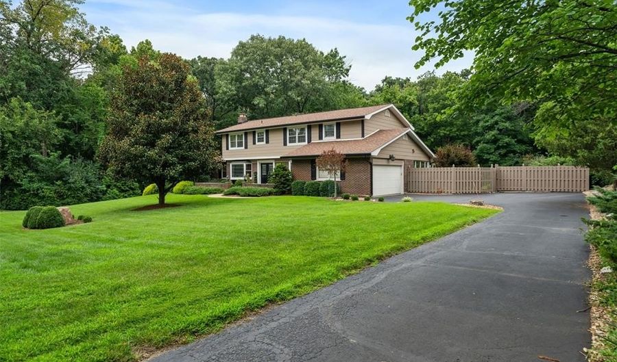 21 Meadowbrook Country Club Est, Ballwin, MO 63011 - 4 Beds, 3 Bath