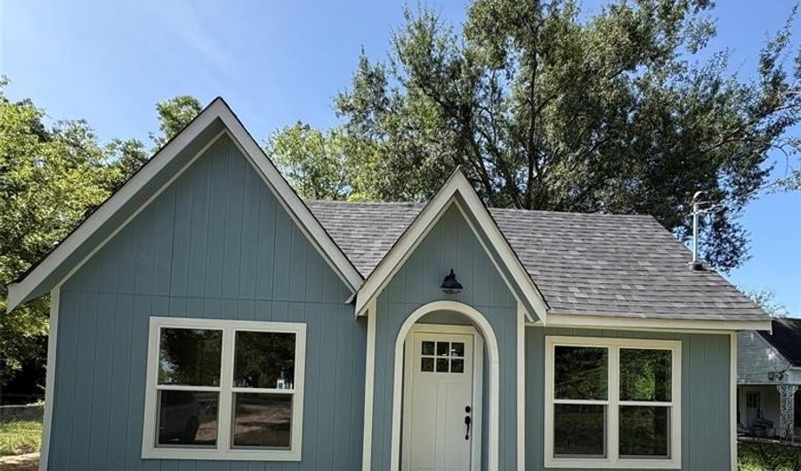 904 Jefferson St E, Sulphur Springs, TX 75482 - 2 Beds, 1 Bath