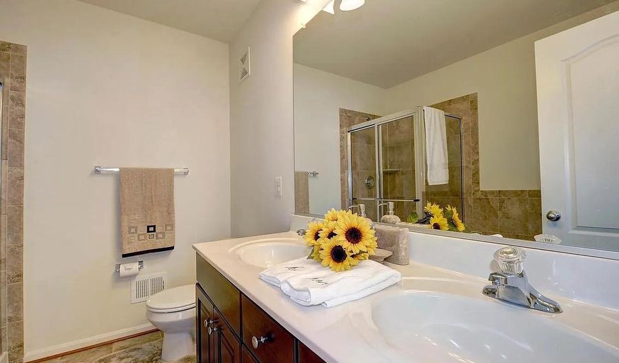 42541 HIGHGATE Ter, Brambleton, VA 20148 - 2 Beds, 3 Bath